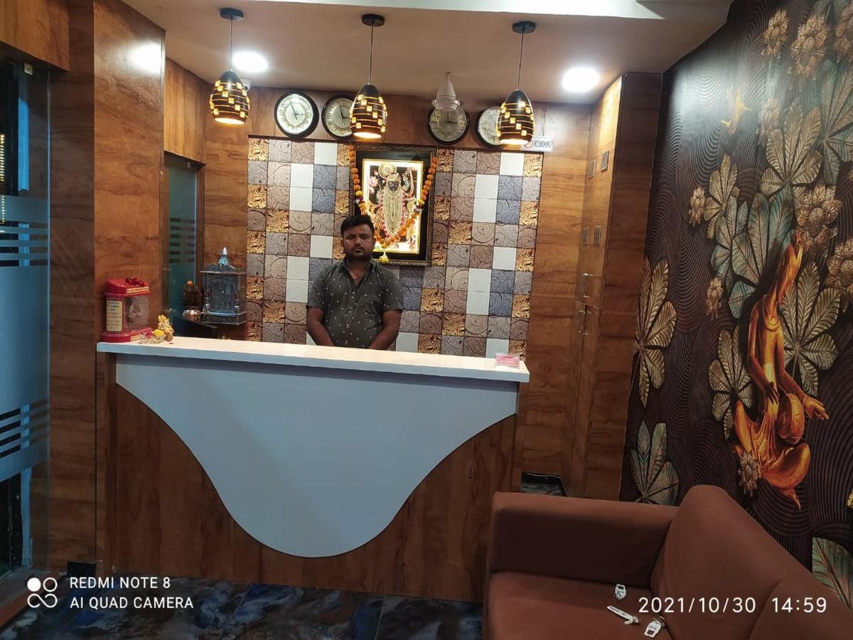Hotel Red Rose Vadodara Dış mekan fotoğraf