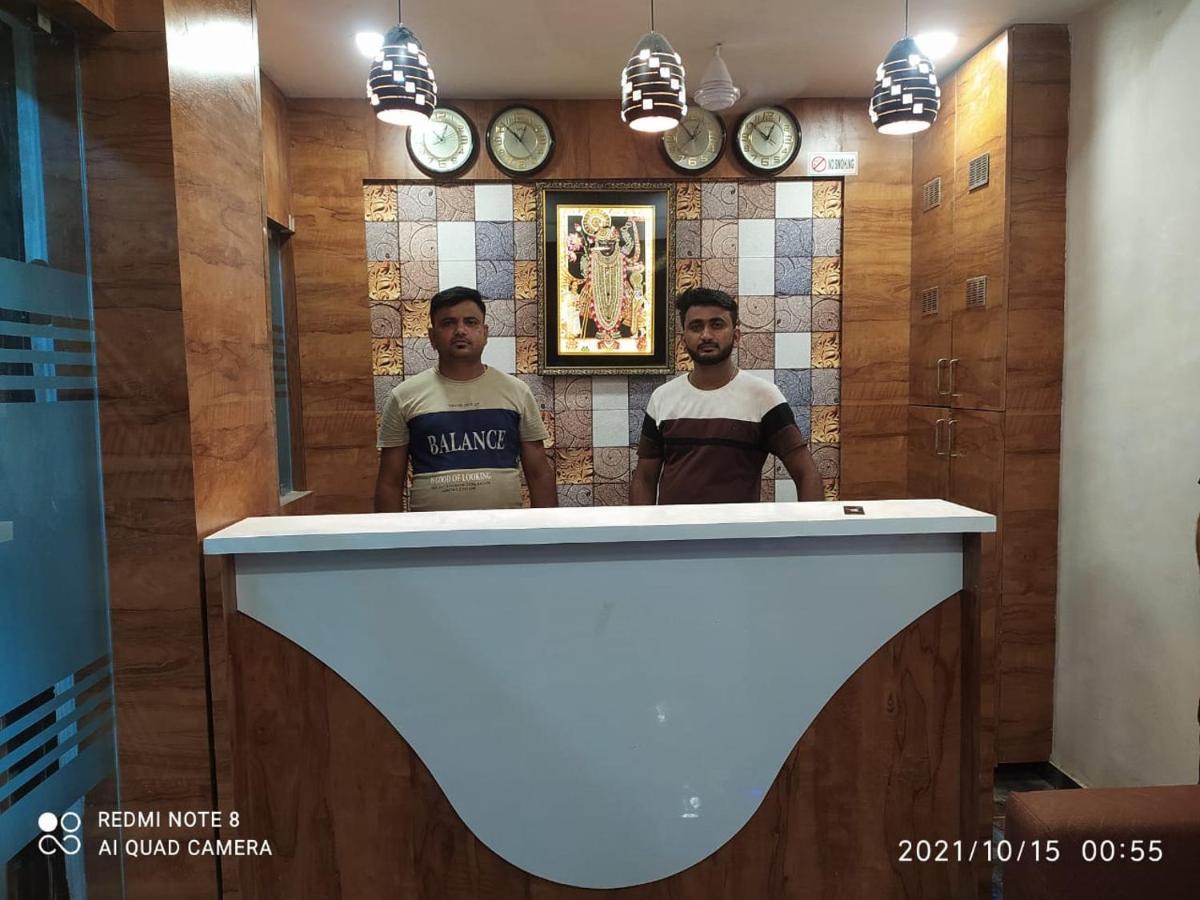 Hotel Red Rose Vadodara Dış mekan fotoğraf