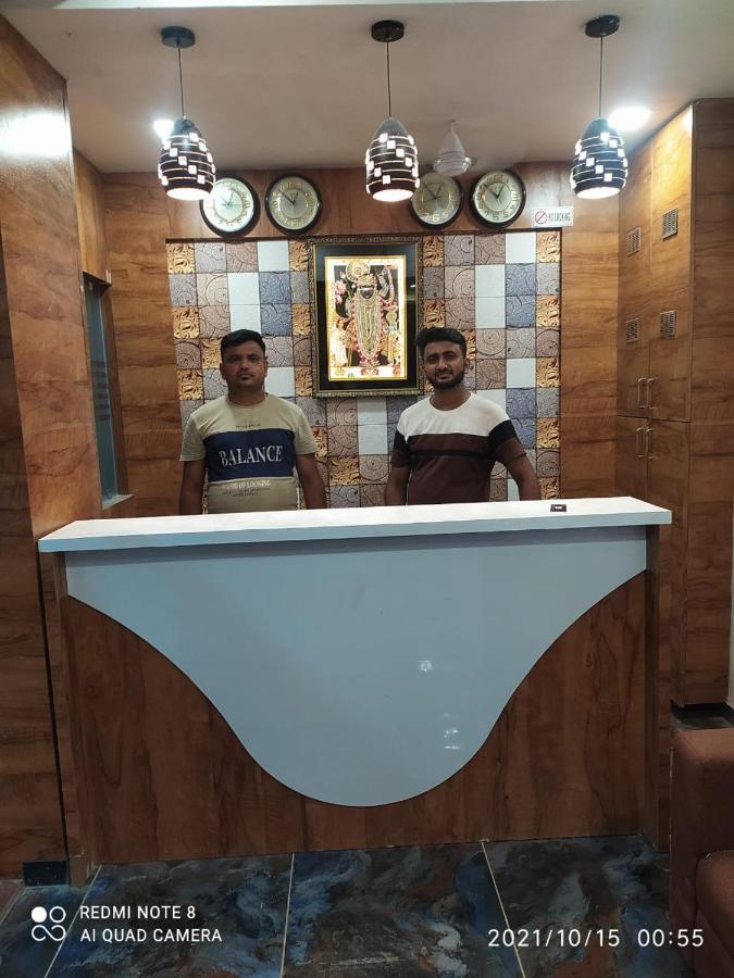 Hotel Red Rose Vadodara Dış mekan fotoğraf