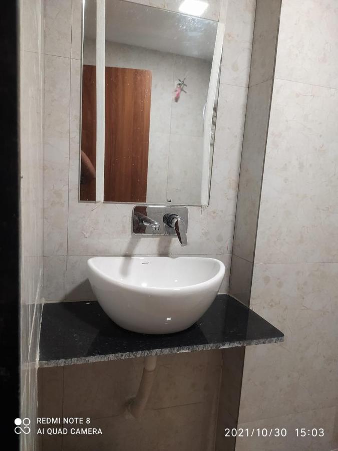 Hotel Red Rose Vadodara Dış mekan fotoğraf