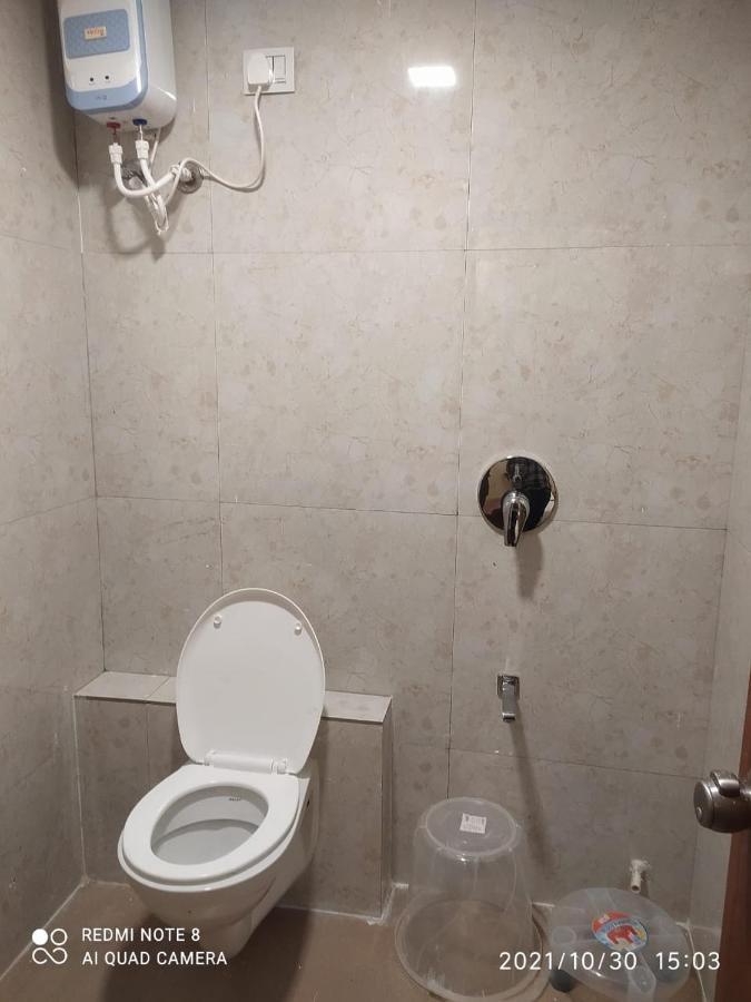 Hotel Red Rose Vadodara Dış mekan fotoğraf