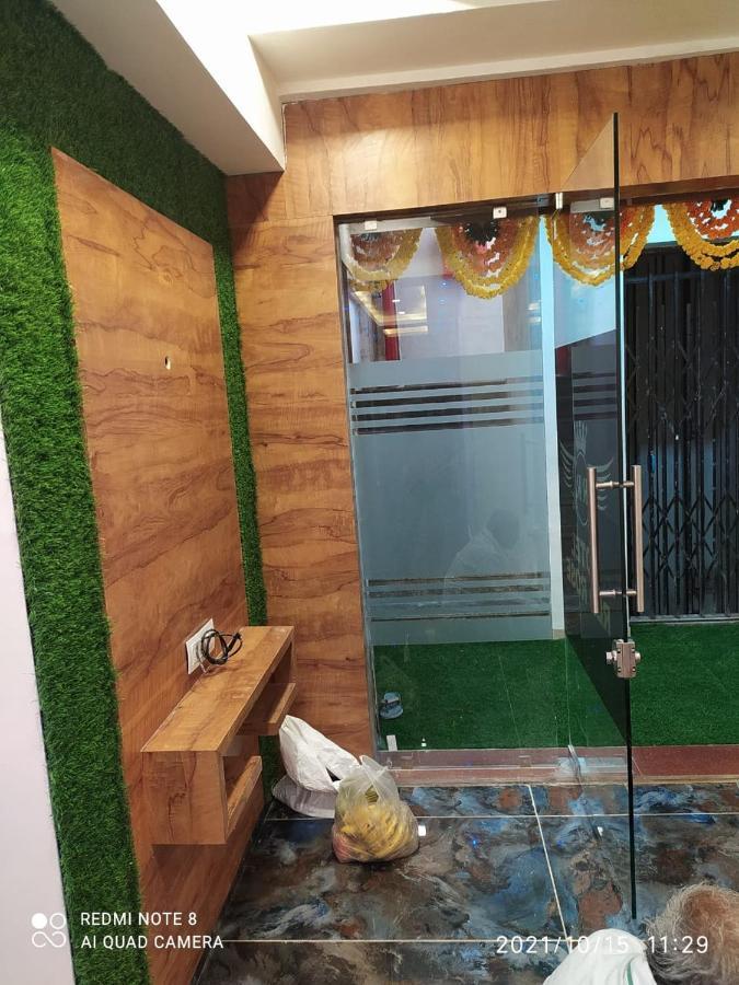 Hotel Red Rose Vadodara Dış mekan fotoğraf