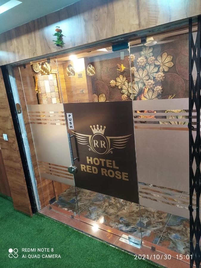 Hotel Red Rose Vadodara Dış mekan fotoğraf