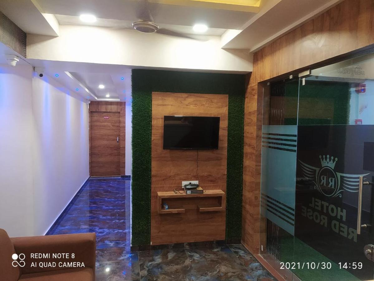 Hotel Red Rose Vadodara Dış mekan fotoğraf