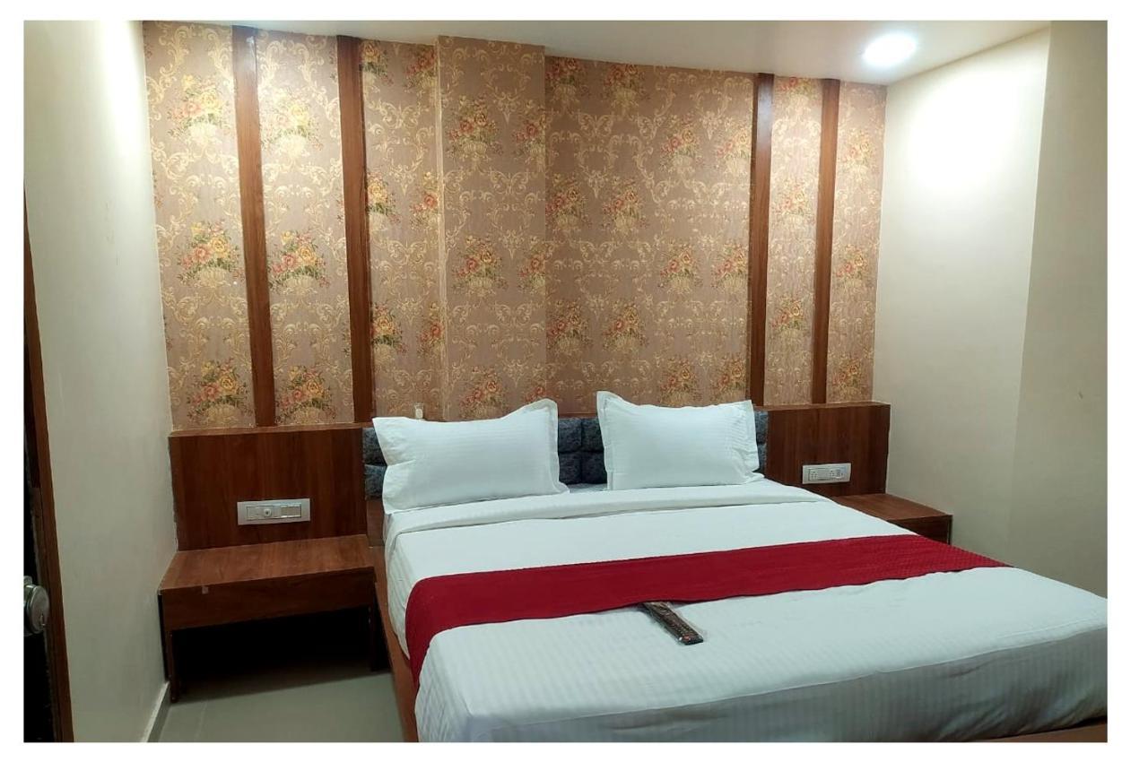Hotel Red Rose Vadodara Dış mekan fotoğraf